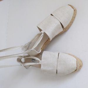 CW Clifford & Wills Espadrilles Shoes sz 10 Beige Canvas Ankle Tie Straps EUC